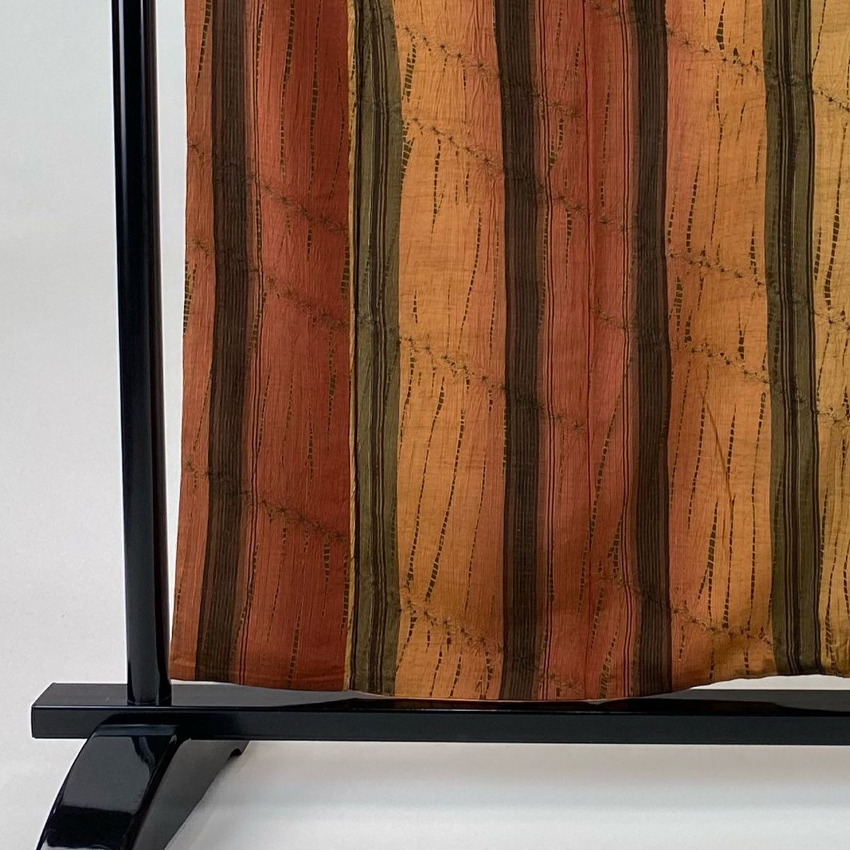 小紋 身丈159 cm 裄丈68 5 L 袷 やまと 縞 幾何学 絞り 赤茶 正絹 秀品