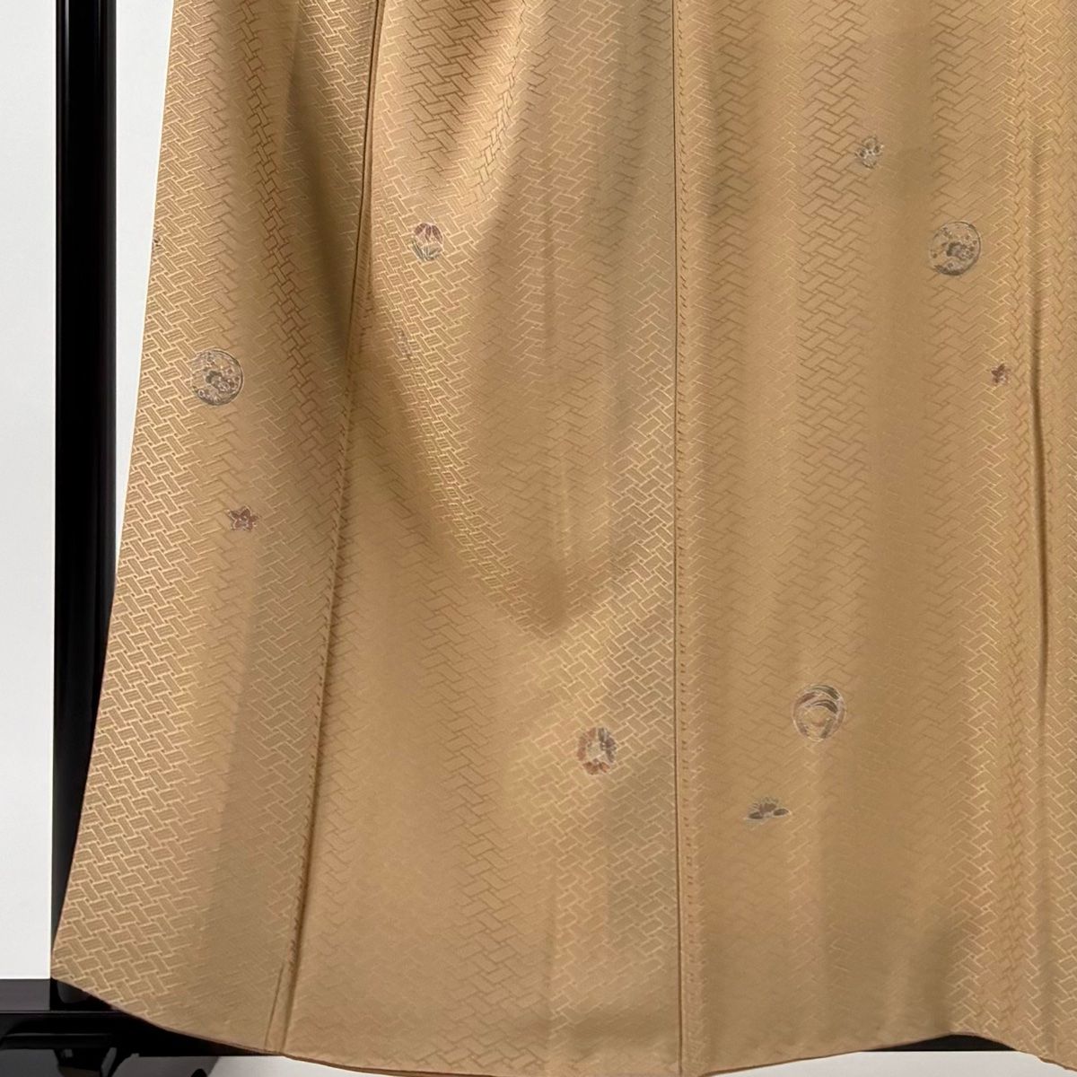 小紋 身丈158.5 cm 裄丈65 M 袷 浅井青仁 落款 花丸文 笹 金彩 薄オレンジ 正絹 秀品