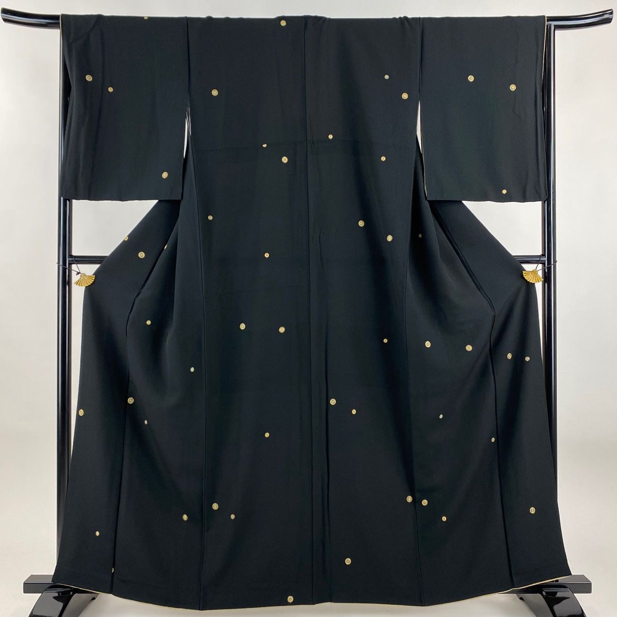 小紋 身丈161 5 cm 裄丈66 M 袷 丸文 刺繍 縮緬 黒 正絹 秀品