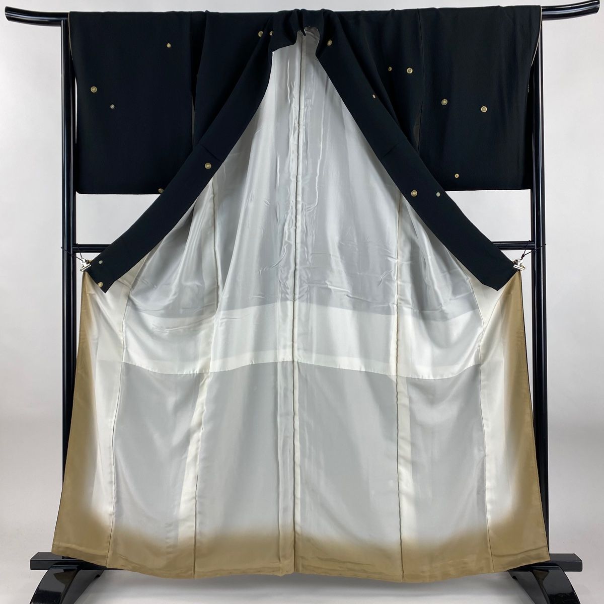  小紋 身丈161.5 cm 裄丈66 M 袷 丸文 刺繍 縮緬 黒 正絹 秀品 小紋 着物