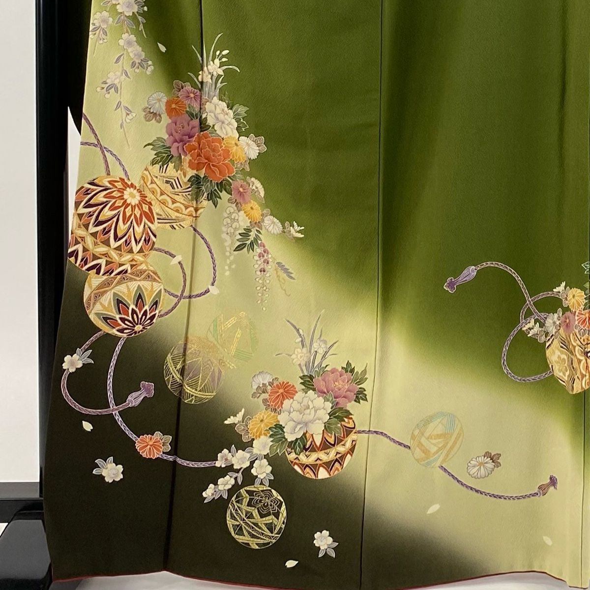 振袖 身丈166 cm 裄丈67 M 袷 手鞠 草花 金彩 ぼかし 鶯色 正絹 秀品
