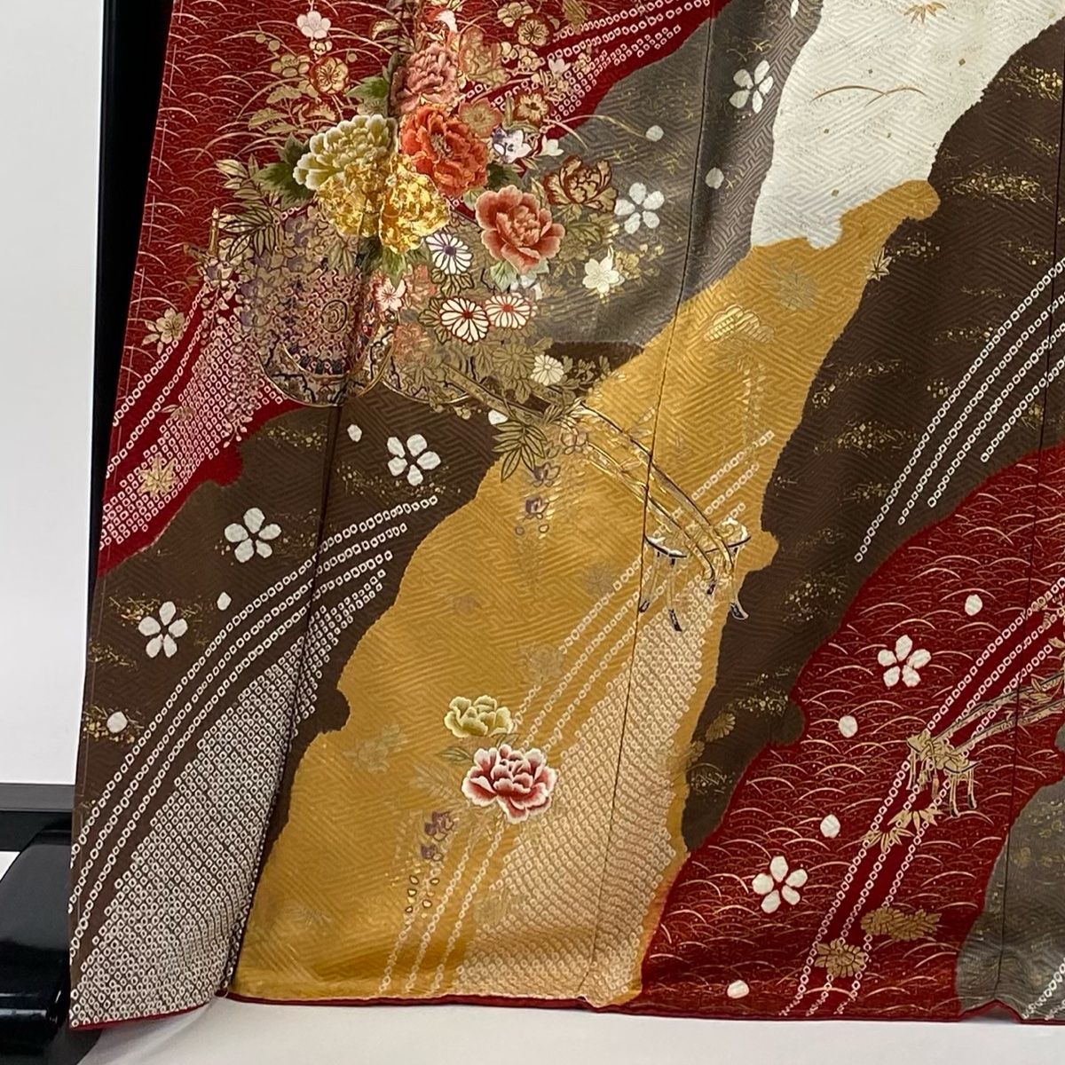 振袖 身丈171 cm 裄丈69 L 袷 鈴乃屋 御所車 雪輪 刺繍 絞り 茶色 正絹 秀品