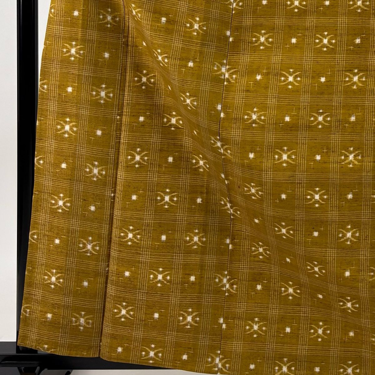 紬 身丈163.5 cm 裄丈63.5 S 単衣 格子 幾何学 山吹茶色 正絹 秀品