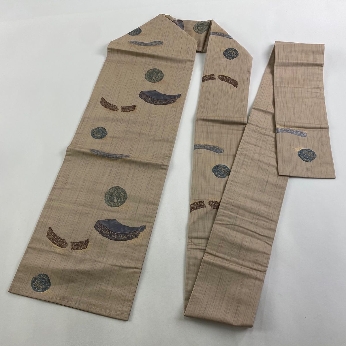  名古屋帯 秀品 紬地 関西仕立て 華文 器物 箔 薄茶色 正絹 名古屋帯 帯