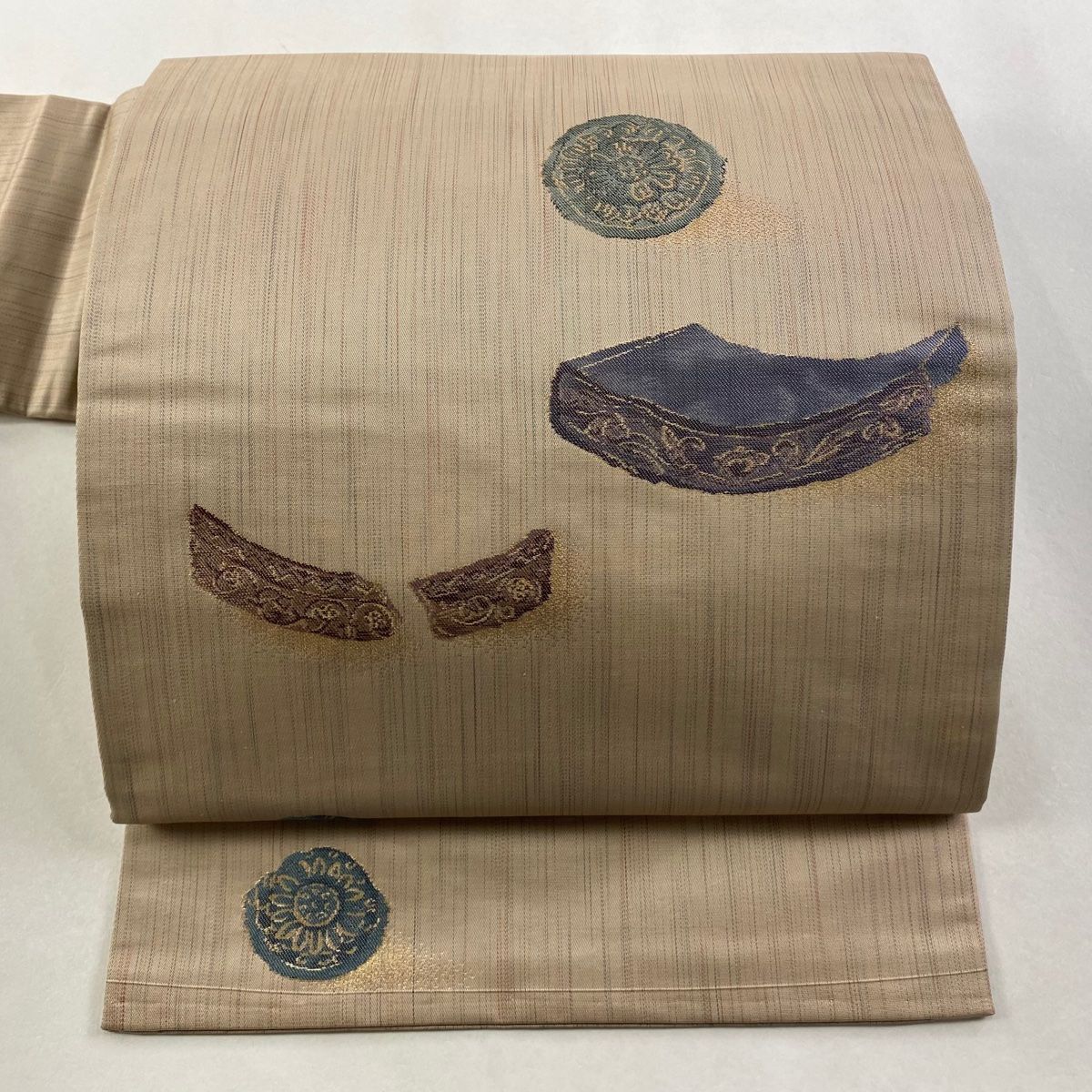 名古屋帯 秀品 紬地 関西仕立て 華文 器物 箔 薄茶色 正絹