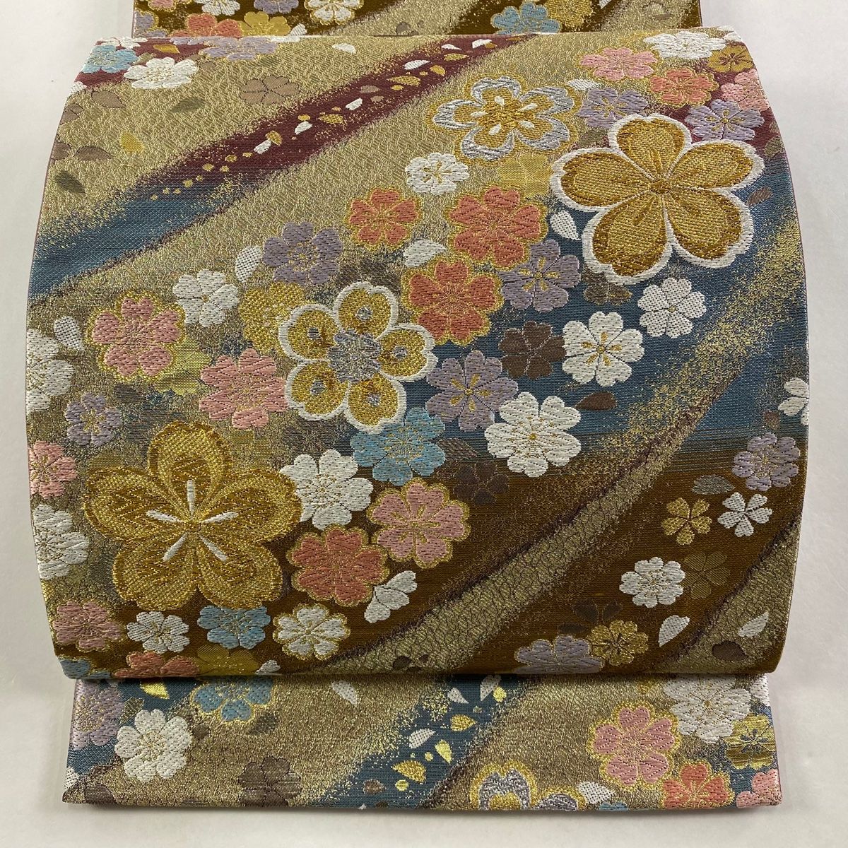 袋帯 秀品 虹彩 桜 花びら 金銀糸 箔 金色 六通 正絹