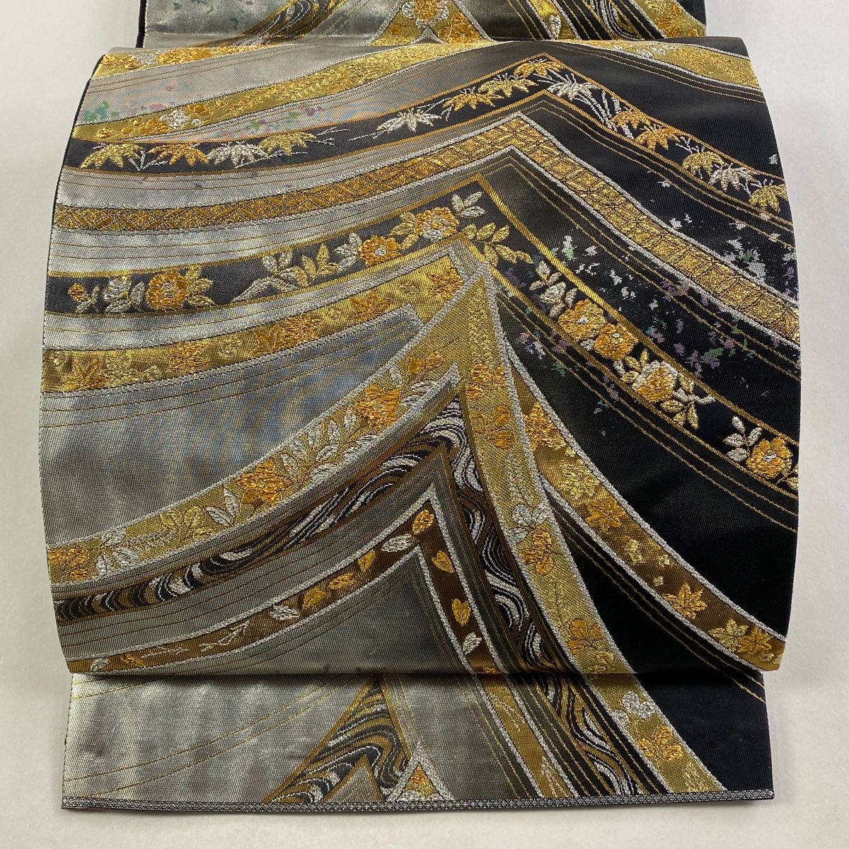 袋帯 秀品 桂帯山取文 松竹梅 金銀糸 箔 黒 六通 正絹