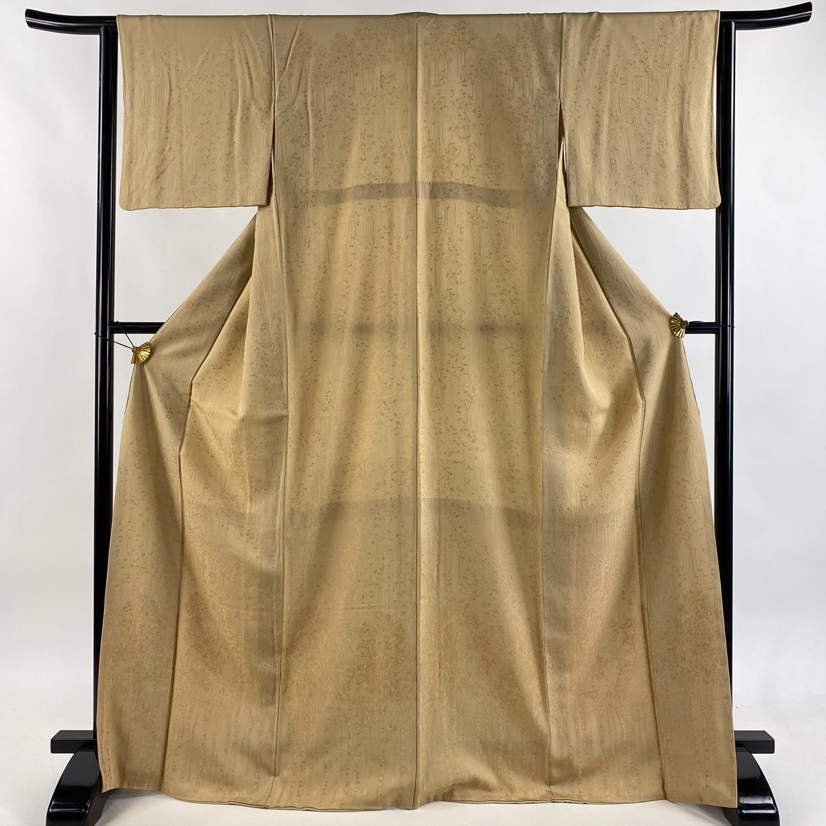 色無地 身丈167 5 cm 裄丈62 S 袷 北出与三郎 落款 地紋 ベージュ 正絹 秀品