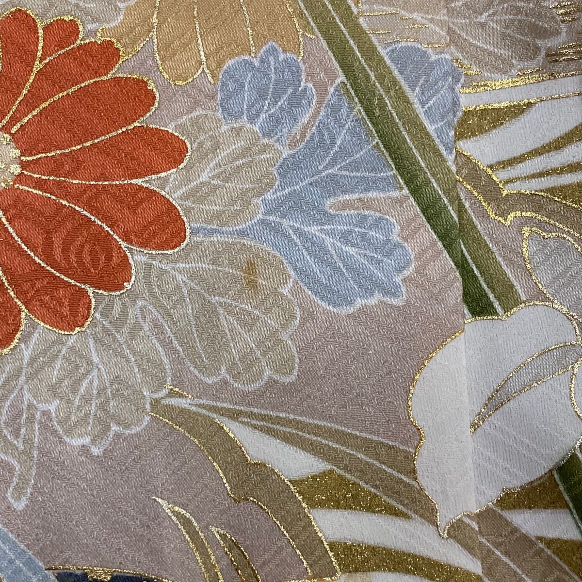 サーモンピンク