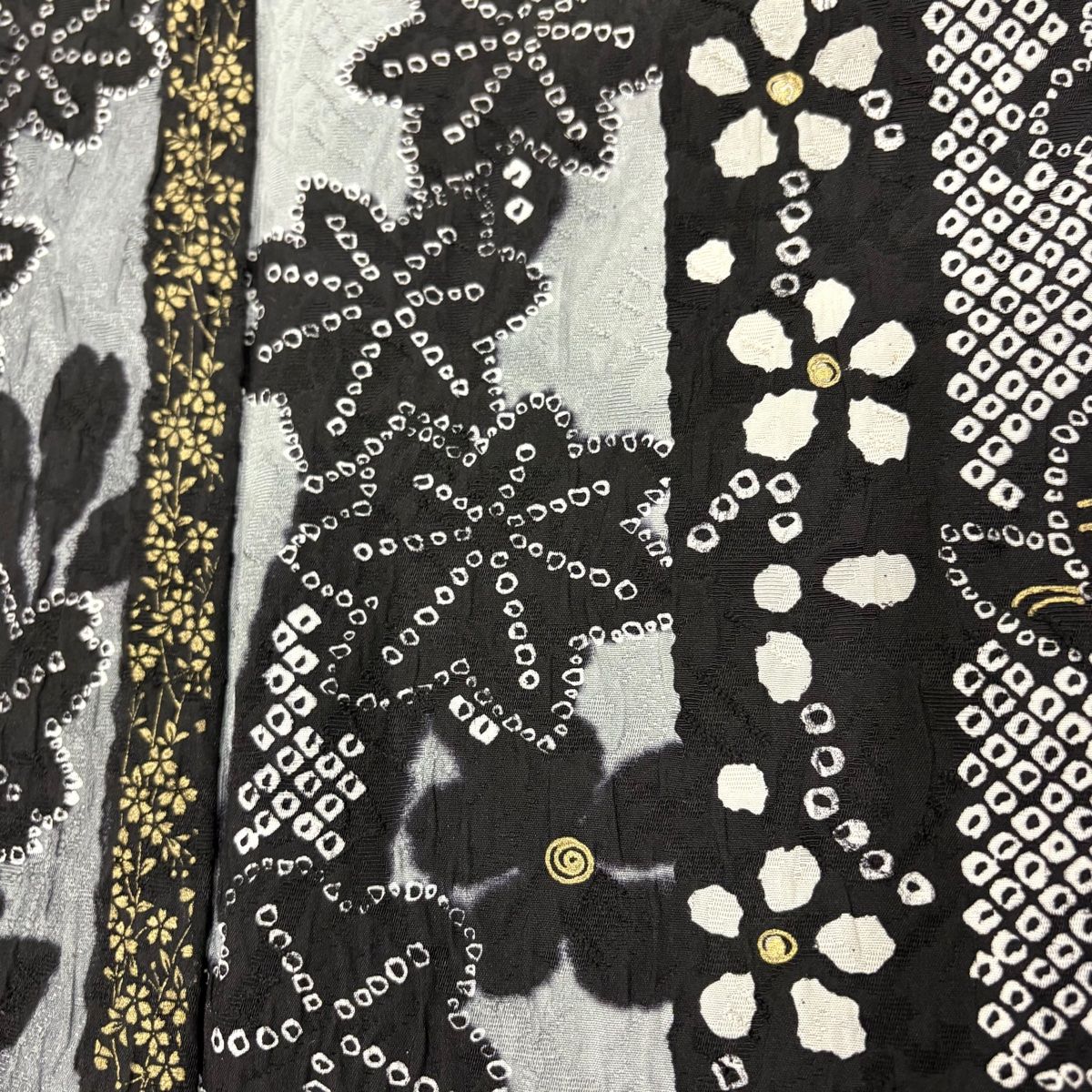  小紋 身丈163 cm 裄丈67.5 L 袷 蝶 梅 金彩 黒 正絹 秀品 小紋 着物