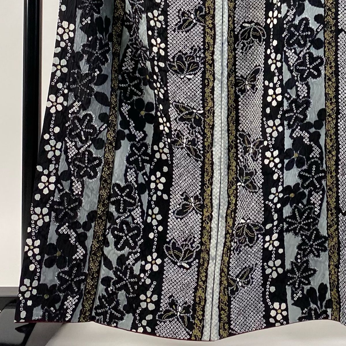小紋 身丈163 cm 裄丈67 5 L 袷 蝶 梅 金彩 黒 正絹 秀品