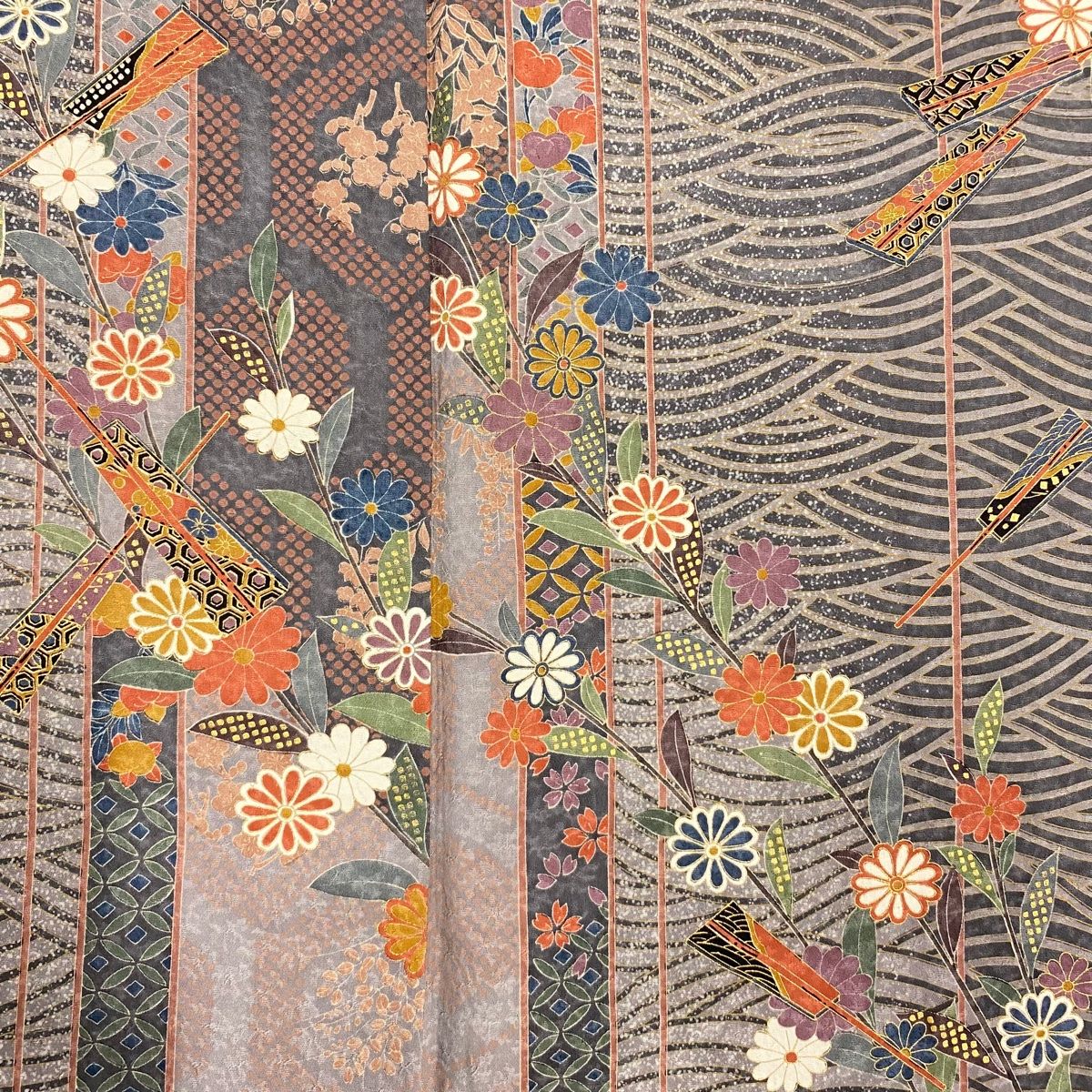  小紋 身丈163 5 cm 裄丈65 M 袷 波 草花 金彩 灰紫 正絹 秀品 小紋 着物