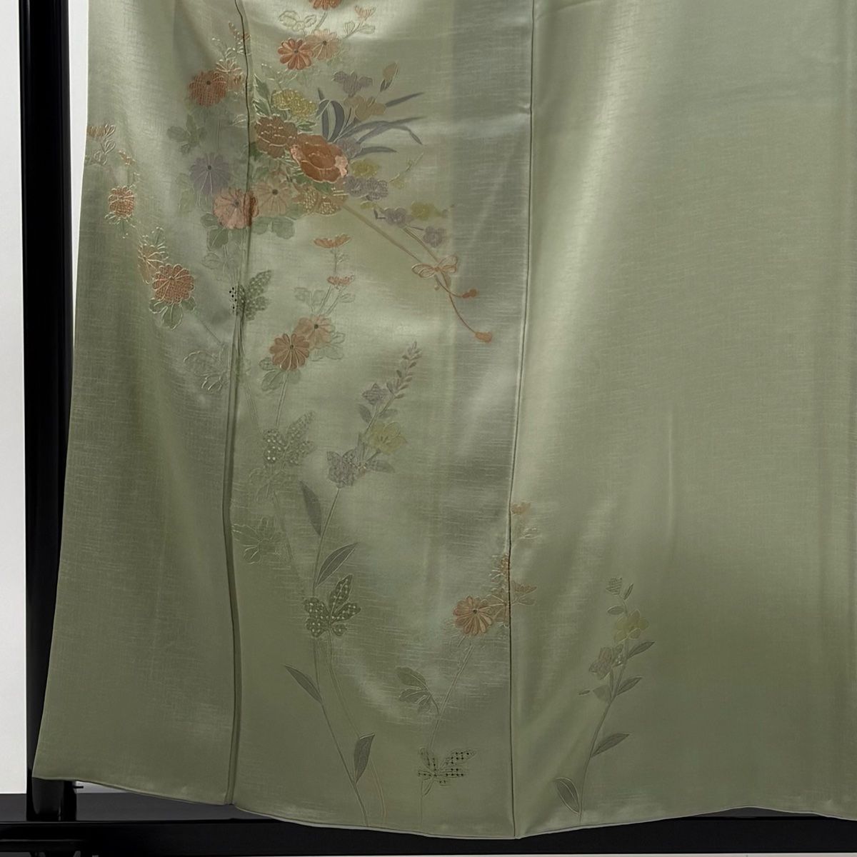 付下げ 身丈158cm 裄丈65cm M 袷 花車 菊 刺繍 ぼかし 薄緑 正絹 秀品