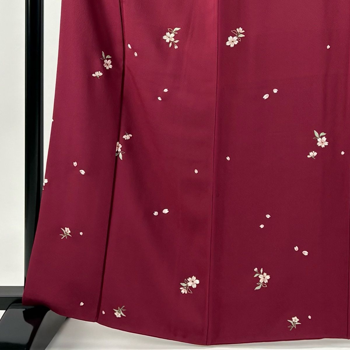 小紋 身丈164 cm 裄丈67 M 袷 やまと 桜 刺繍 金糸 赤紫 正絹 秀品