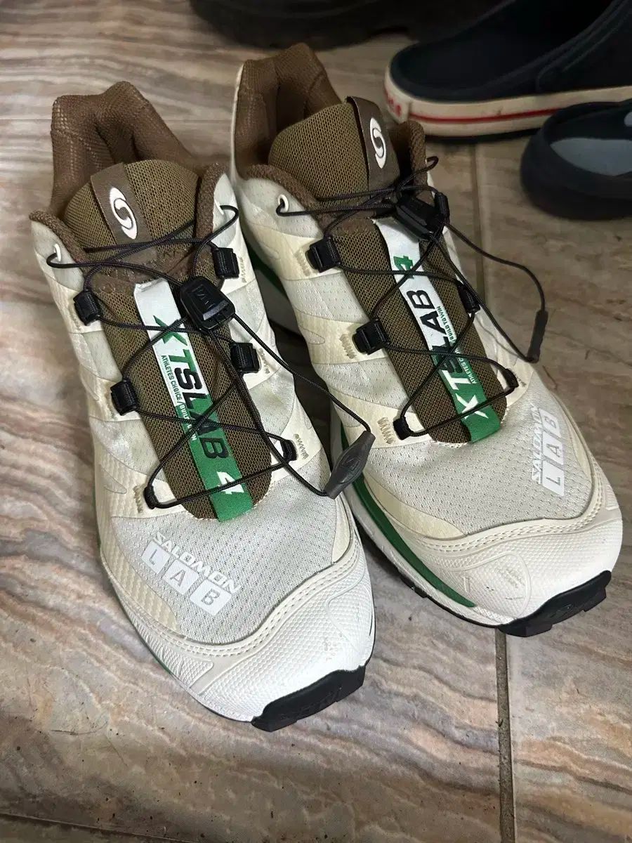 290 サロモン hedn NY XT-4 バニラ