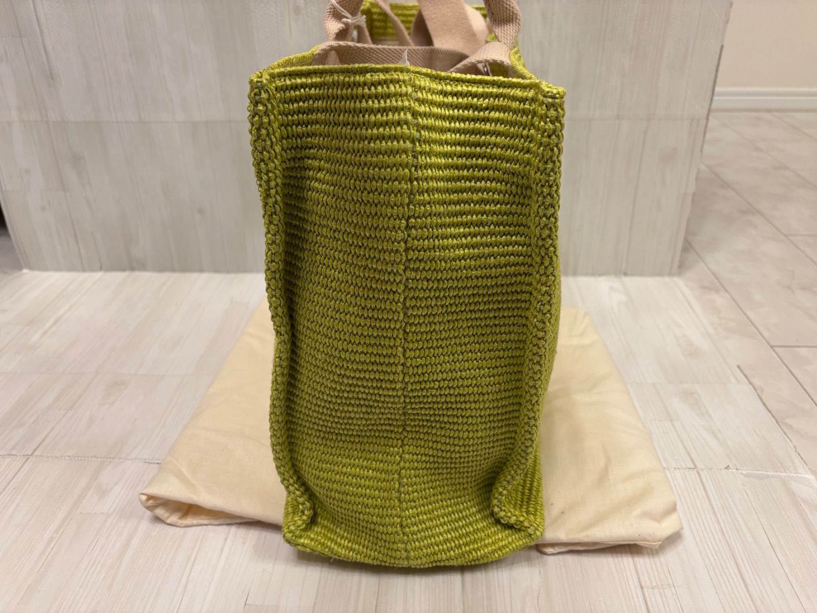 EAST-WEST イースト