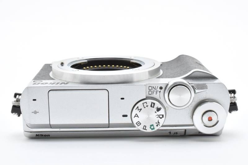 ✨シリーズ最新✨Wi-Fi搭載＆自撮りミラーレス一眼❤Nikon 1 J5