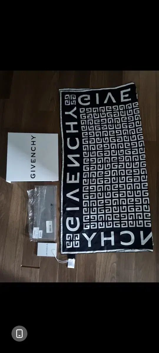  ジバンシィ GIVENCHY ロゴ プリント シルクスカーフ ブラック ほぼ バンダナ スカーフ 小物