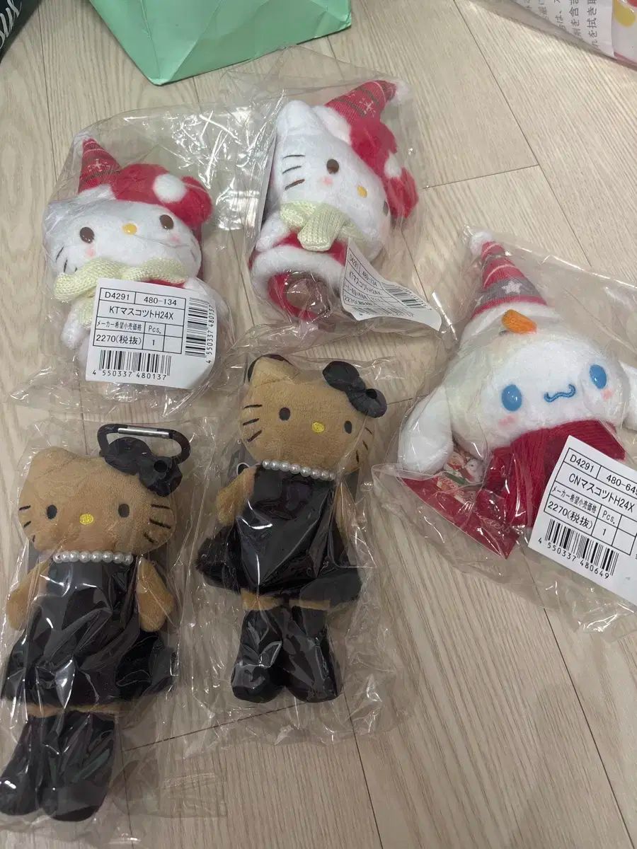 2025 ハローキティ ブラック タンニング シナモロール