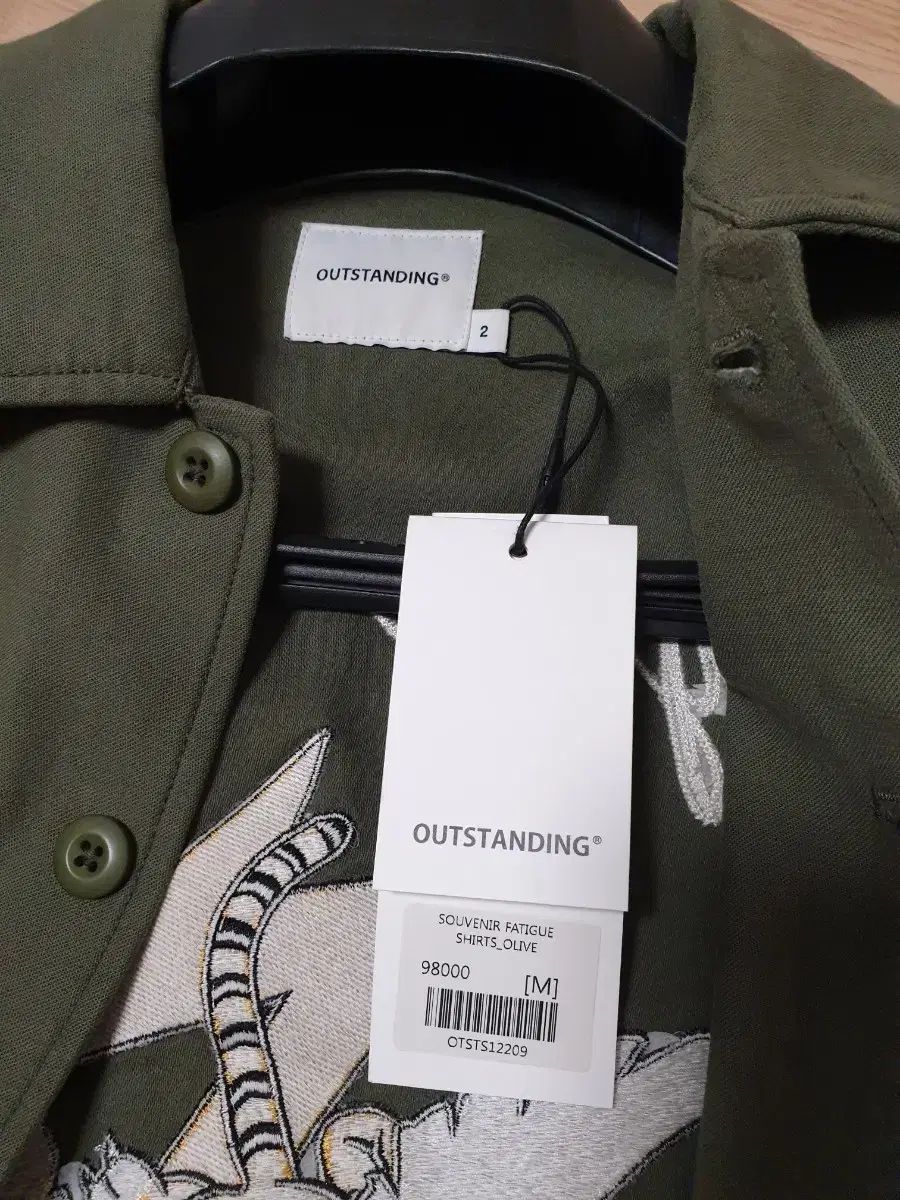 OUTSTANDING ジャケット