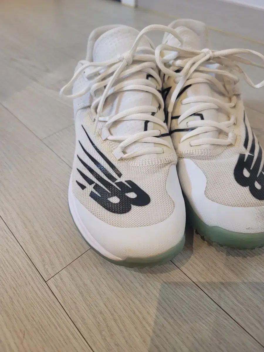 ニューバランス 野球シューズ