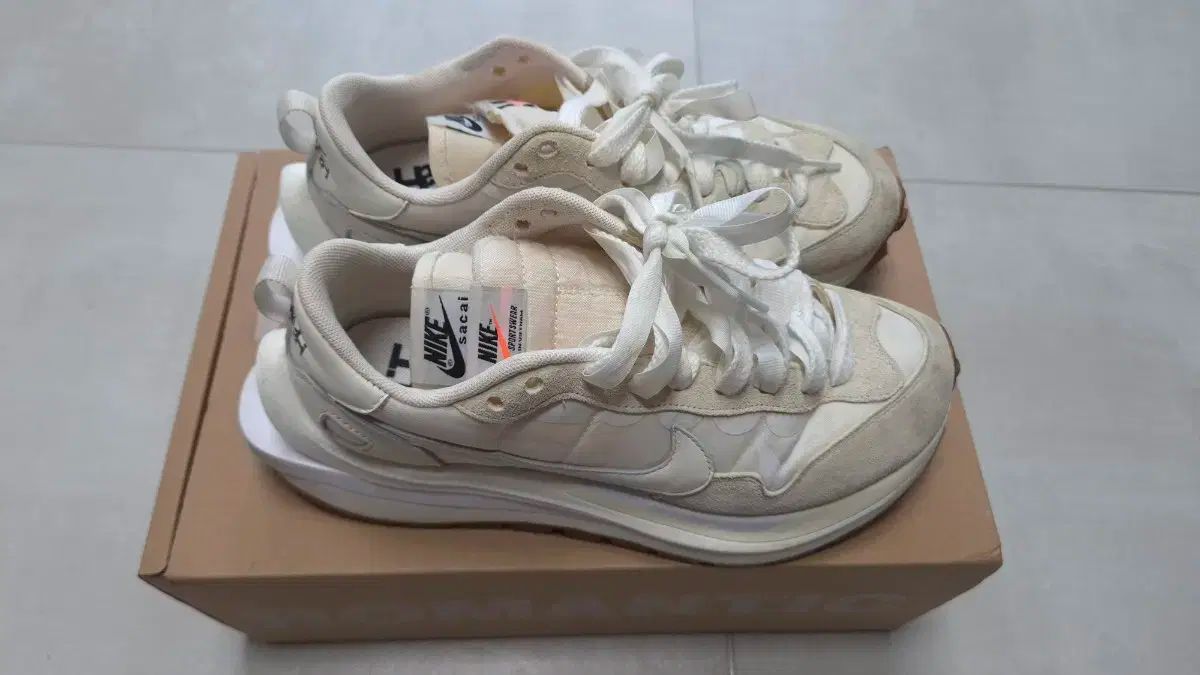 ナイキ サカイ ベージュ 250mm