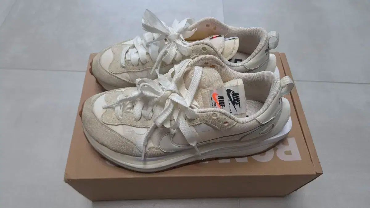 ナイキ サカイ ベージュ 250mm