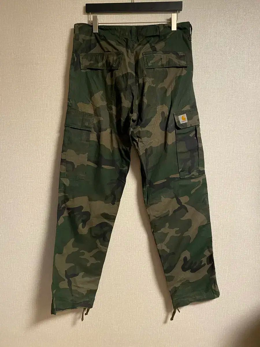 Carhartt WIP カモ カーゴ ズボン
