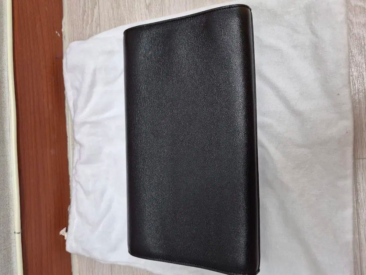 イヴ サンローラン ベル ド ジュール クラッチバッグ