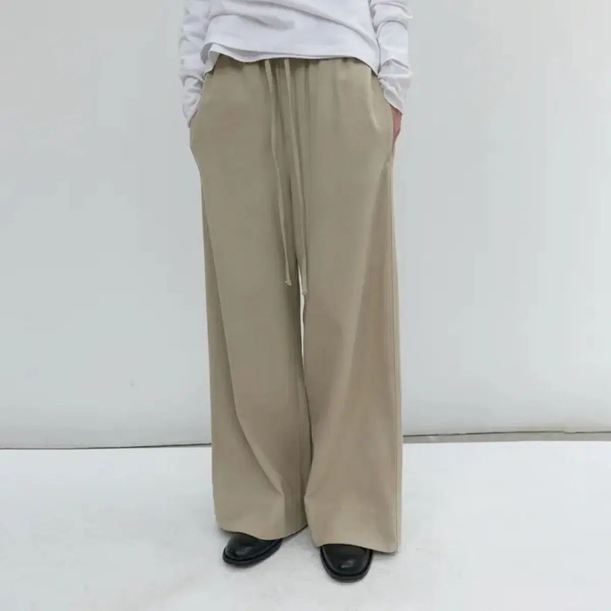 NOTHINGEVERYTHING texture wide cuff pants beige