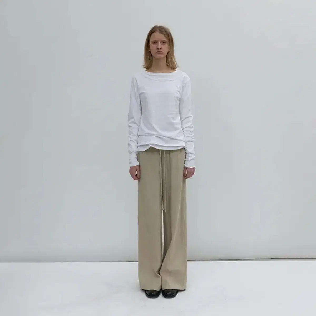 NOTHINGEVERYTHING texture wide cuff pants beige