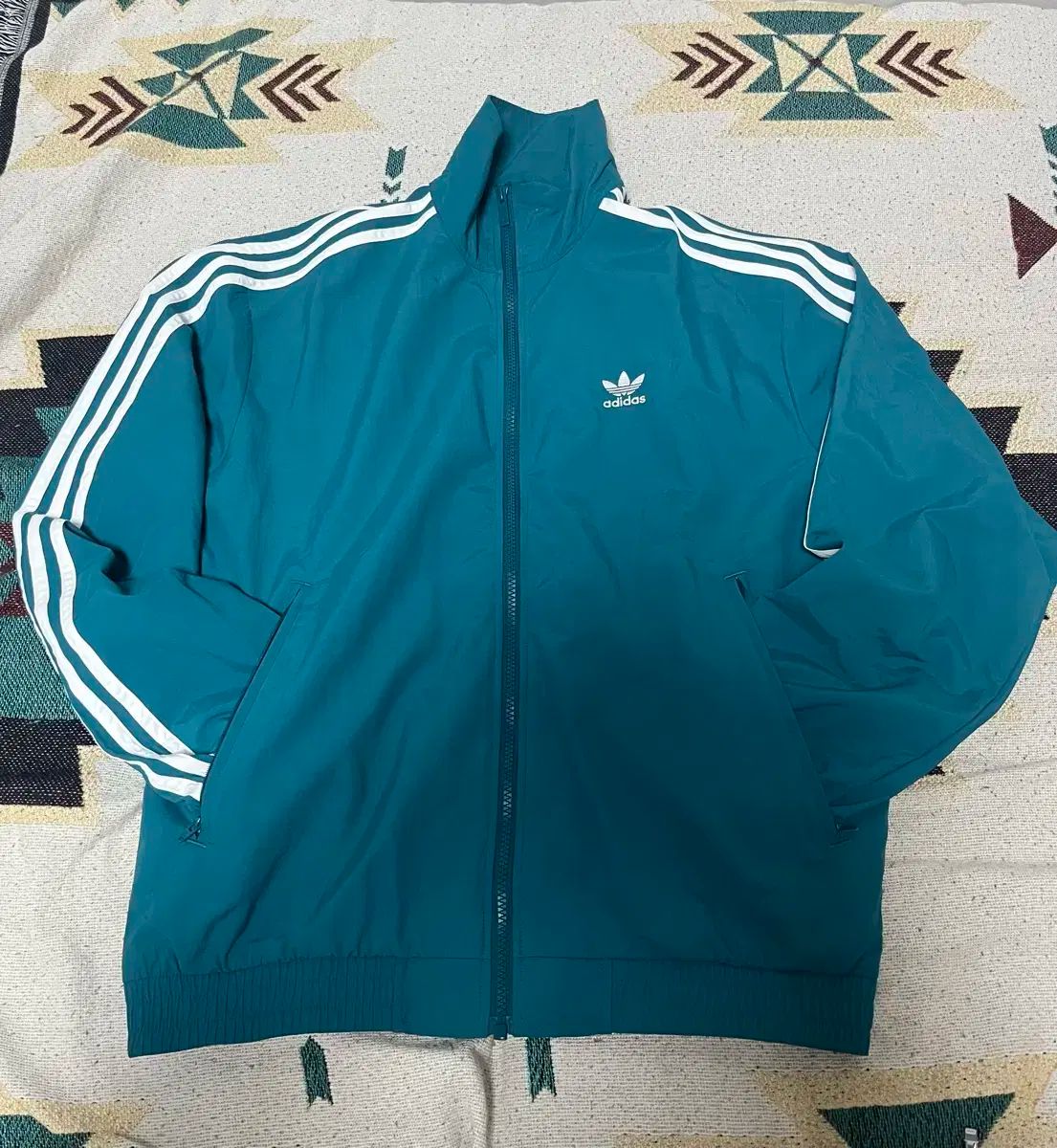 アディダス ウーブン ファイヤーバード トラックジャージ IZ2415 タグのみ