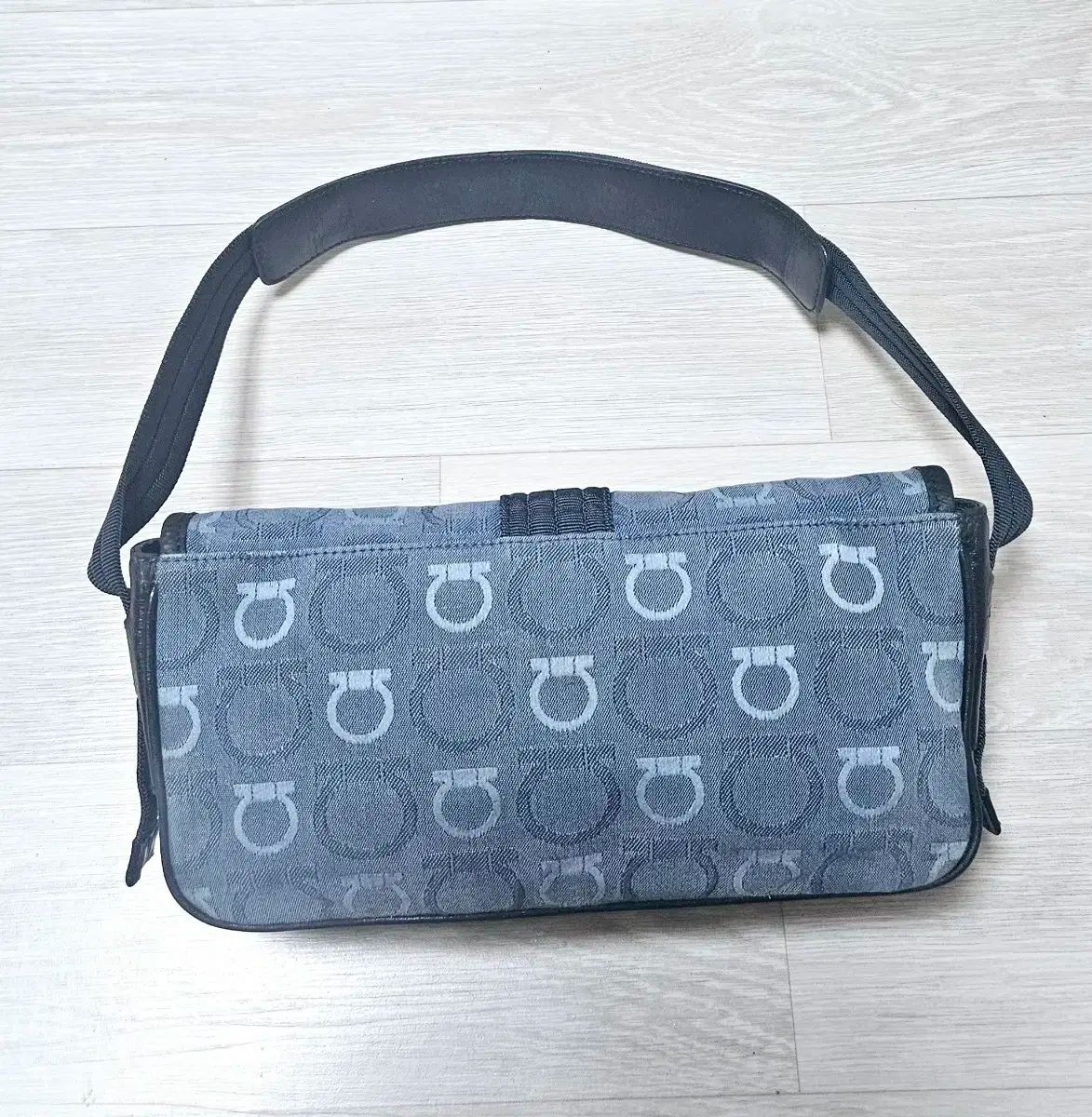 FERRAGAMO フェラガモ ショルダーバッグ