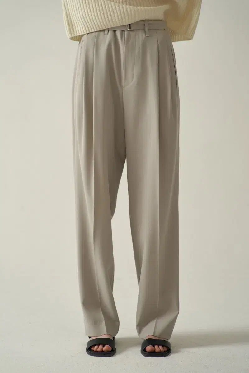 ファサードパターン ベルト付き ウール パンツ アッシュベージュ