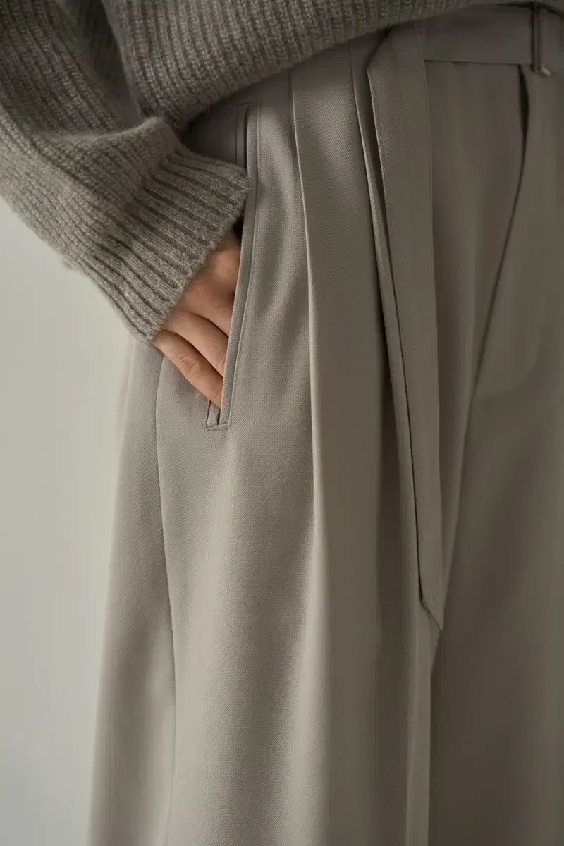  ファサードパターン ベルト付き ウール パンツ アッシュベージュ スラックス パンツ