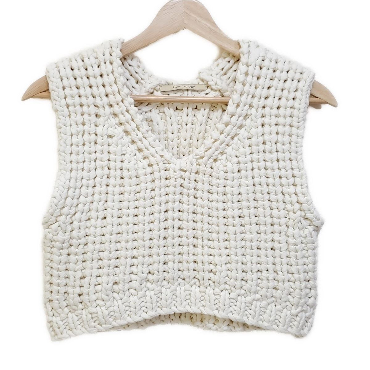 Curensology カレンソロジー ベスト サイズF レディース - アイボリー ニット ショート丈