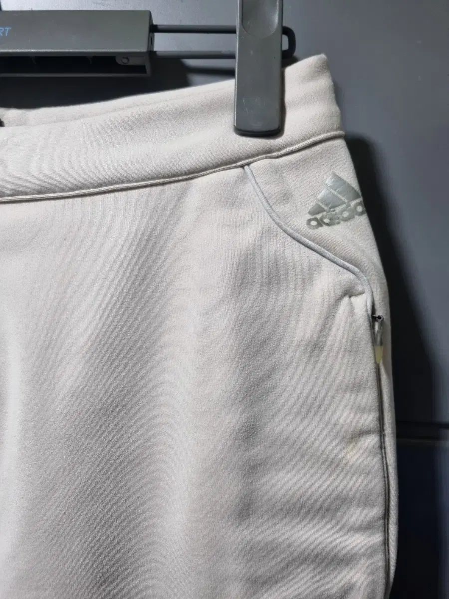 レディース アイボリー色