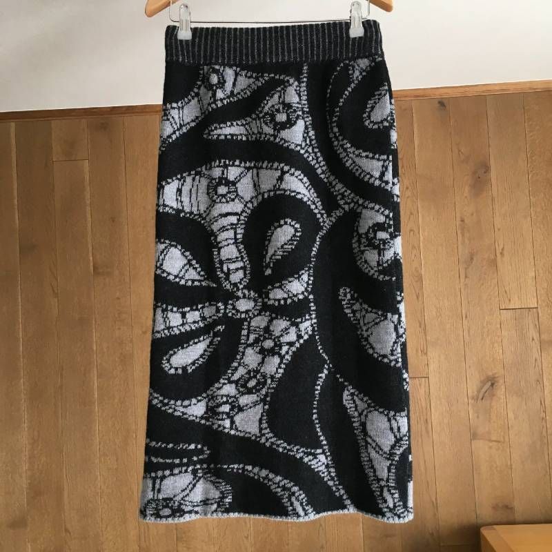 全品最安値に挑戦中！ Vivienne Westwoodヴィヴィアンウエストウッド スカート００ 自由自在な