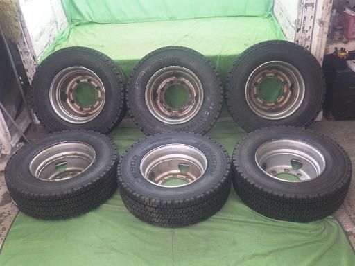 BS トラックスタッドレス W 900 265 70 R 19 5 6本