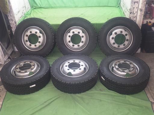 BS トラックスタッドレス W 900 265 70 R 19 5 6本