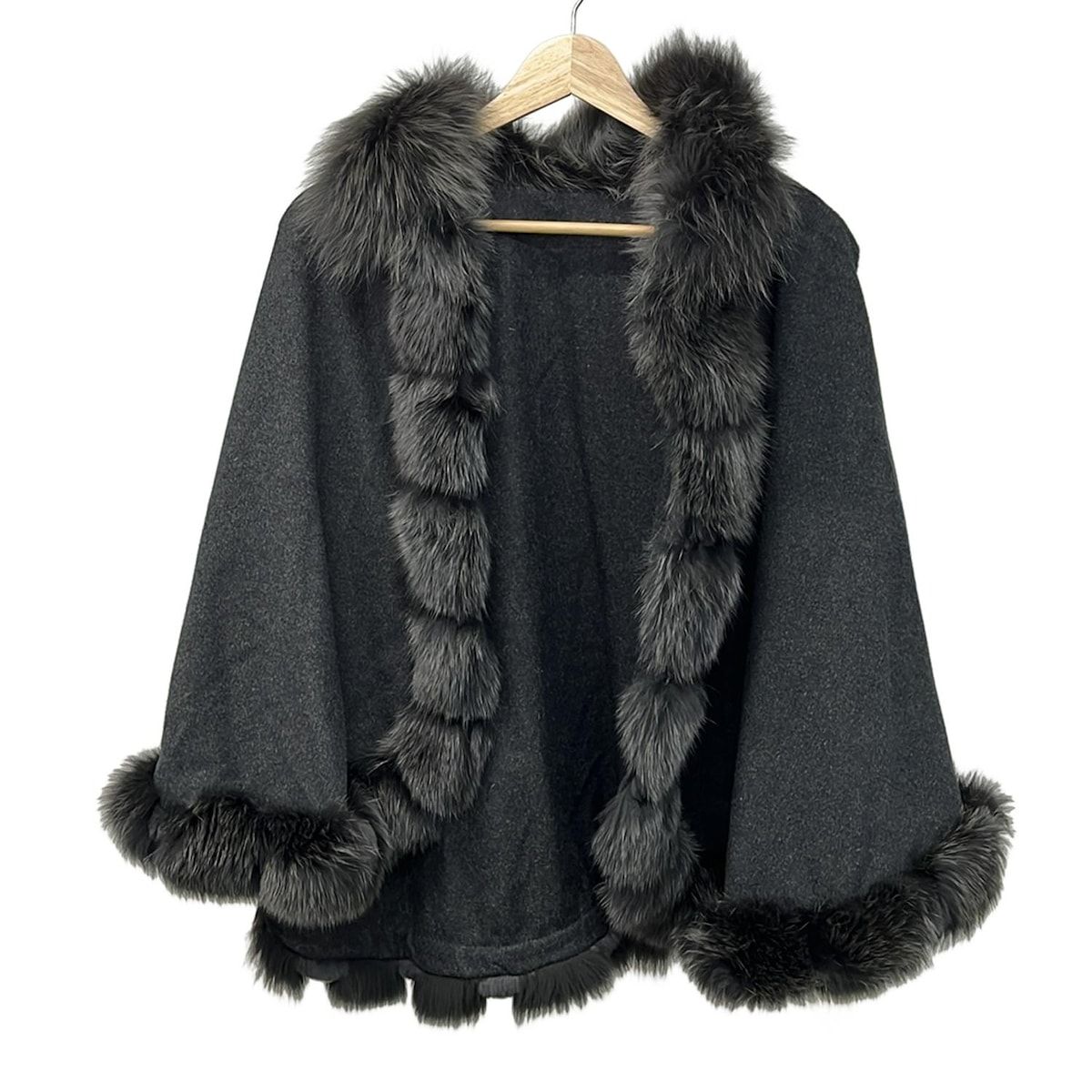 SAGAFURS サガファー ポンチョ サイズM〜L レディース - ダークグレー カシミヤ ブルーフォックス レッキス 冬