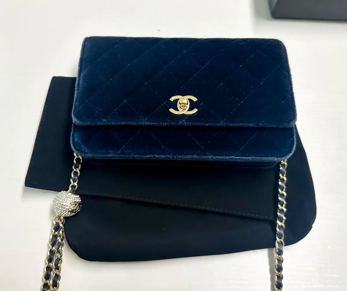 シャネル ツアーベルベット クリスタルボール woc ネイビー