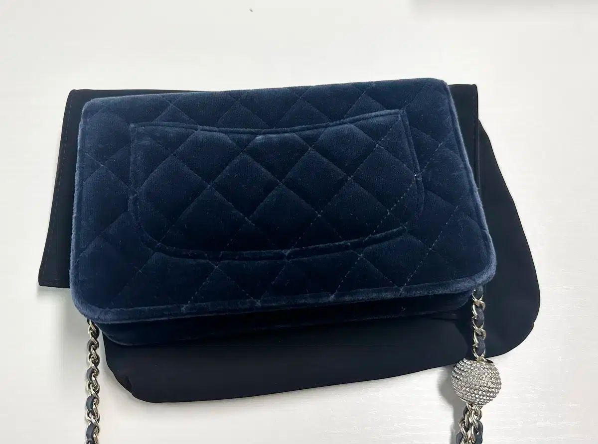 シャネル ツアーベルベット クリスタルボール woc ネイビー