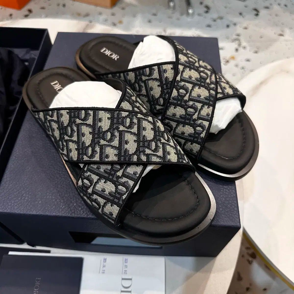 ディオール オブリーク ファー スリッパ ほぼ