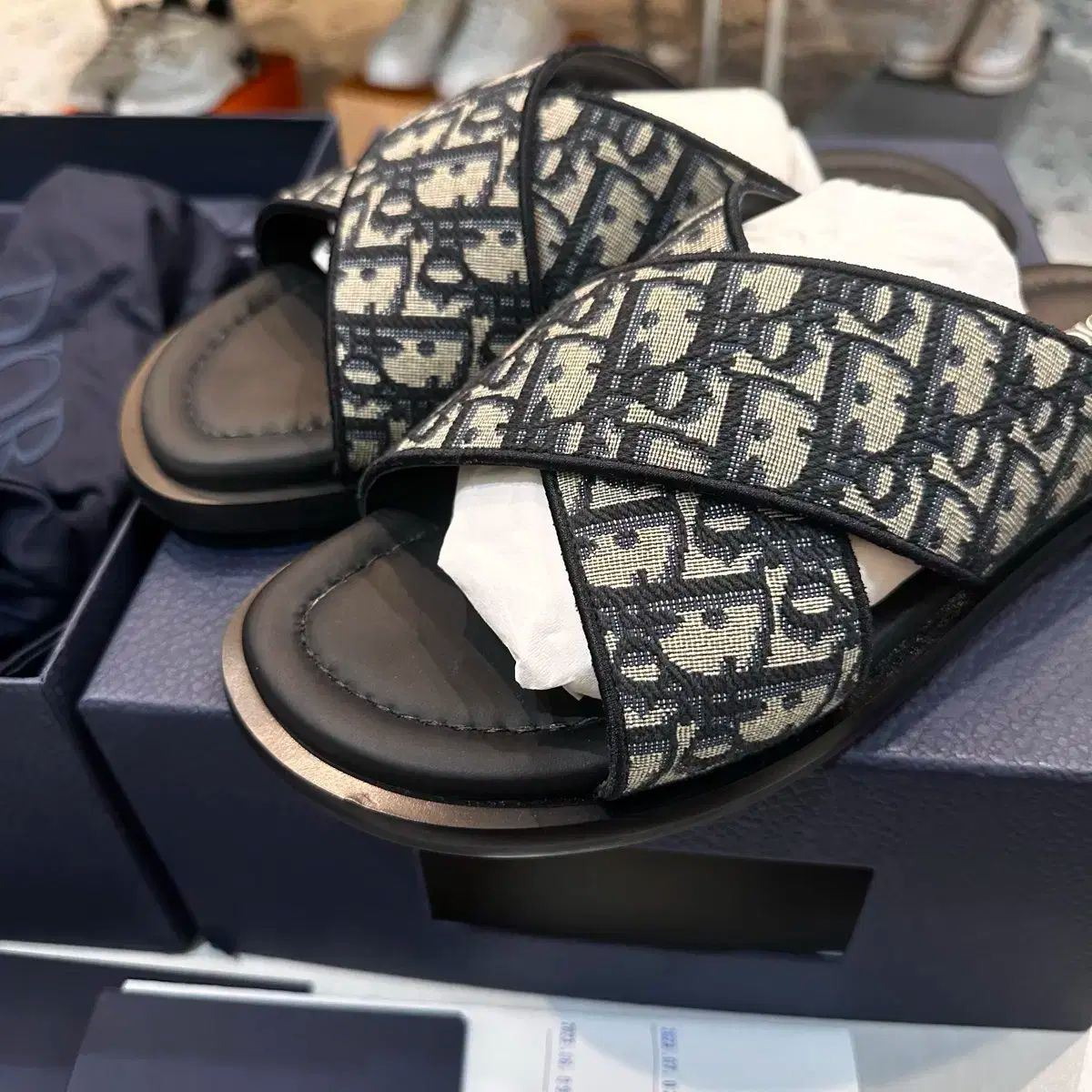 ディオール オブリーク ファー スリッパ ほぼ