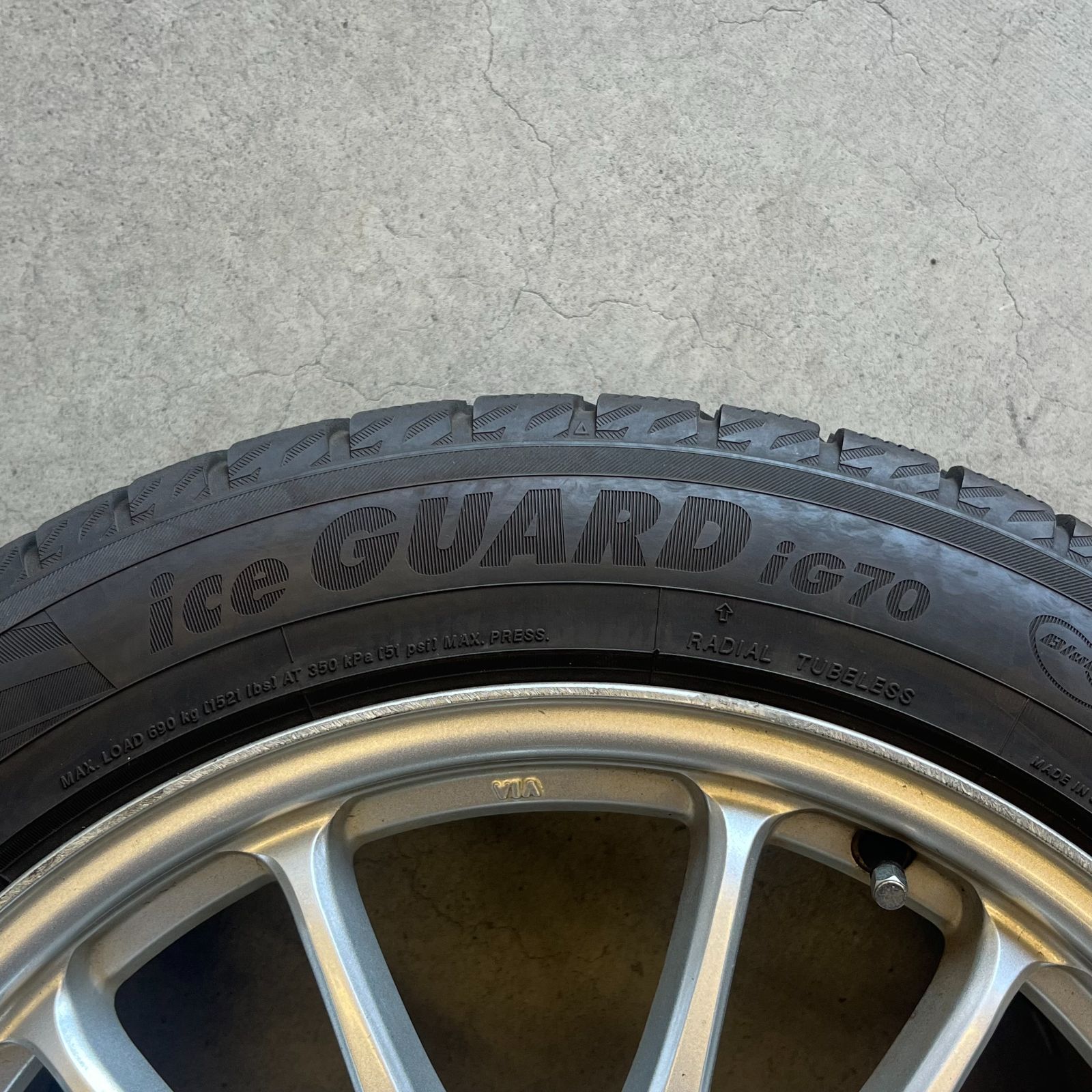 スタッドレスタイヤ アルミホイール