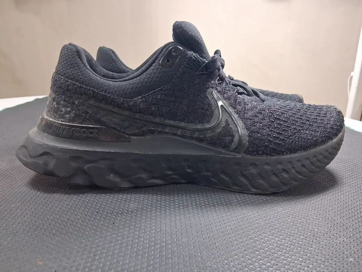 ナイキ リアクト インフィニティ ラン フライニット 3 ブラック 275 285 タグ 285