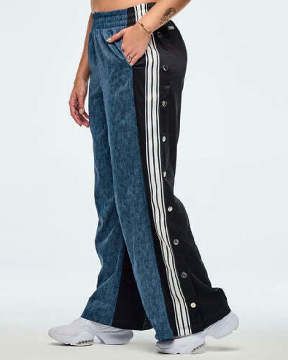 ZW Wide Leg Pants With Side Snap Placket ズンバ ZUMBA