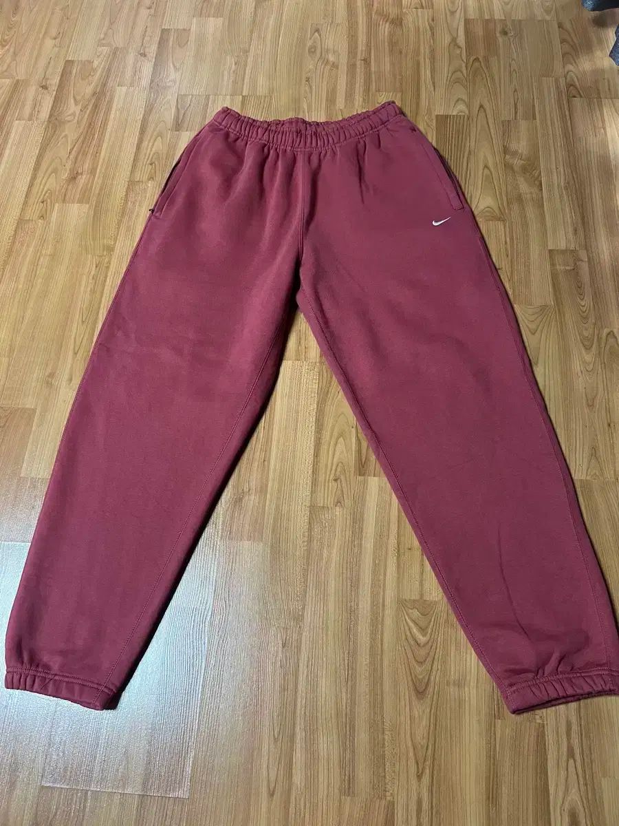 ナイキ NRGファン バーガンディ