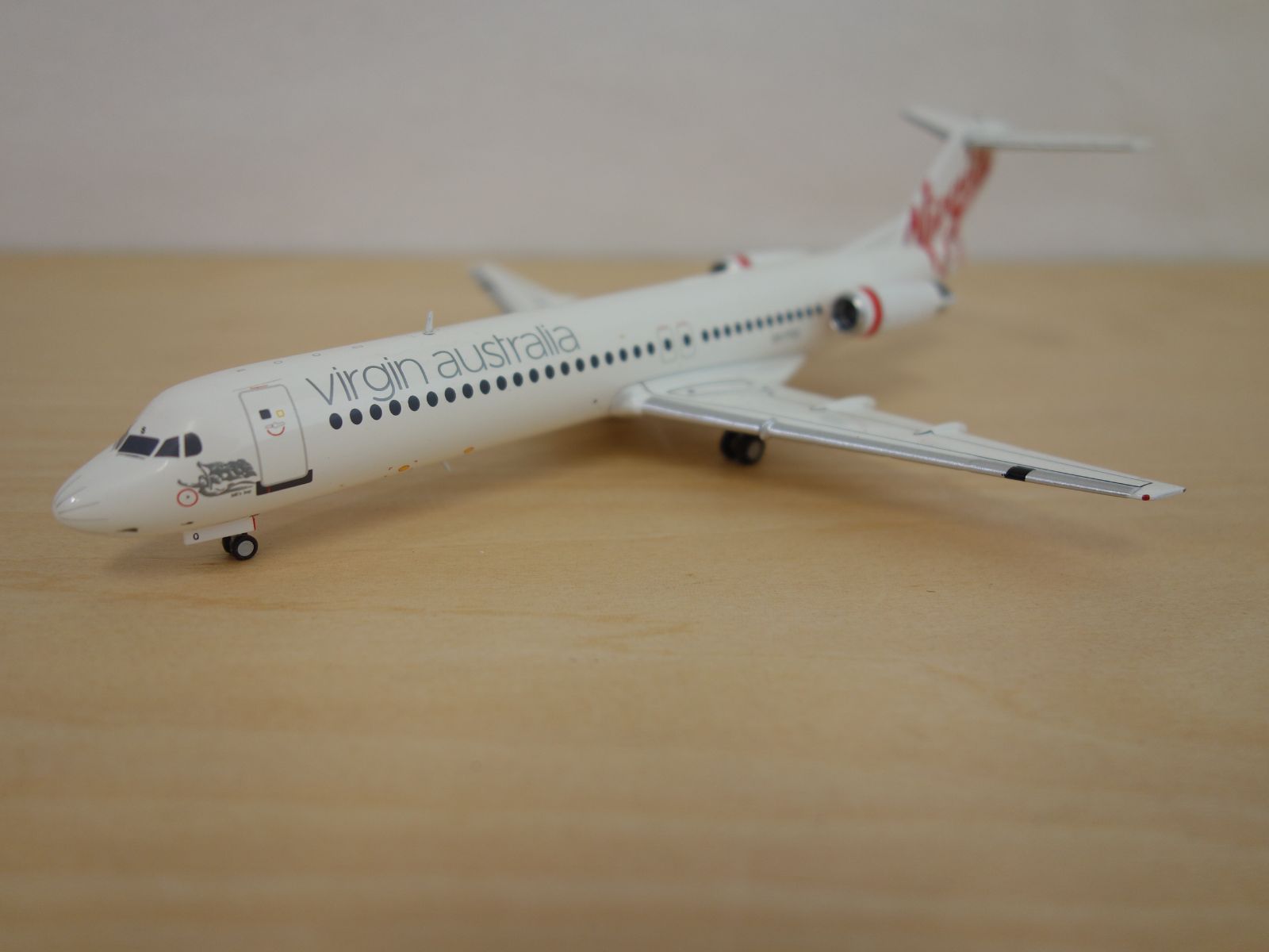 M 飛行機 旅客機 航空機 模型 プラモデル Virgin Australia ヴァージン オーストラリア航空 VH FSQ 38871